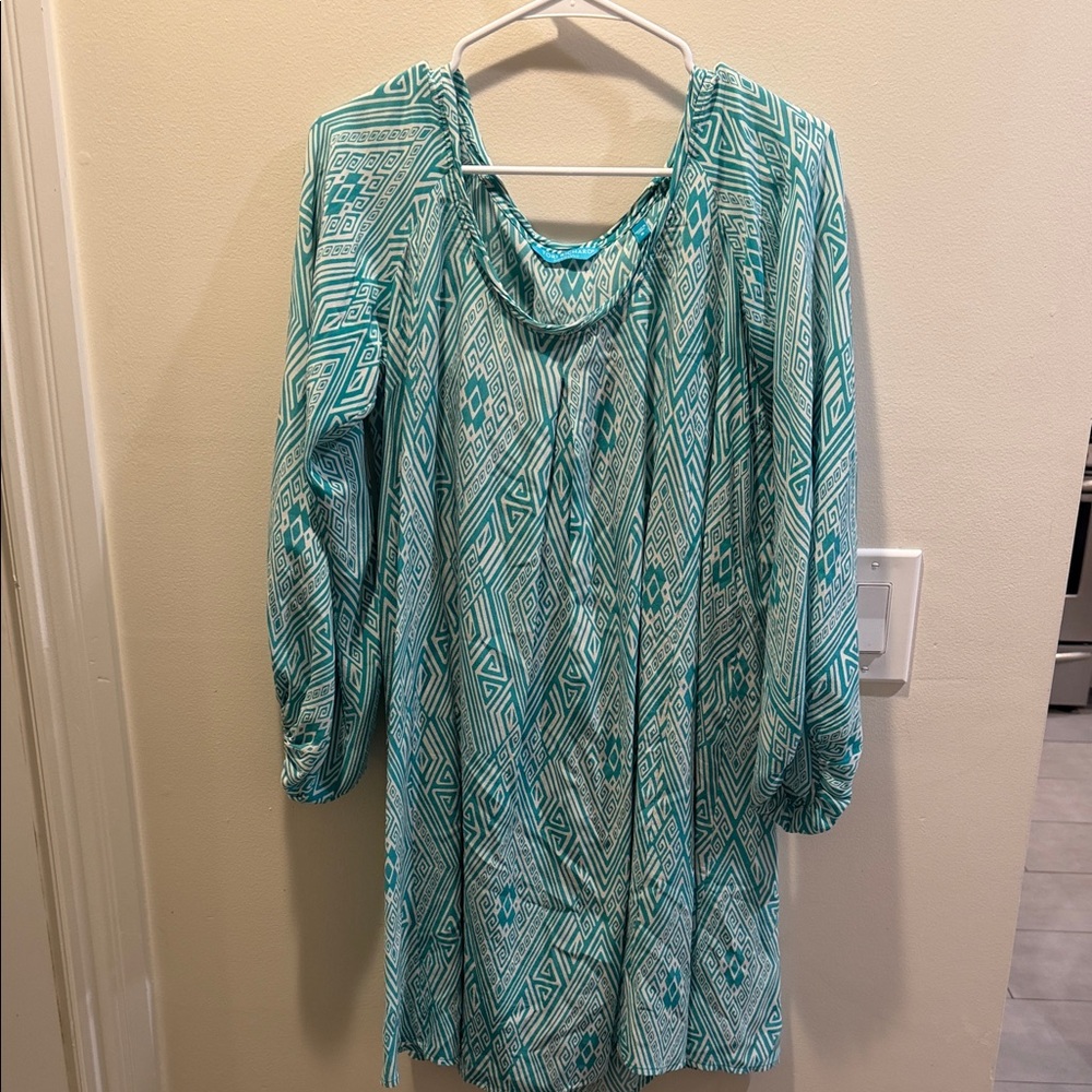 Tori Richard Aqua and Cream Patterned Top